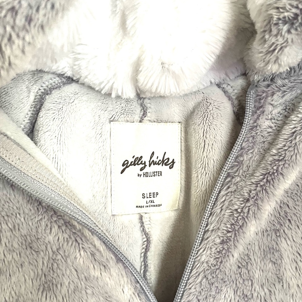 SALEGilly Hicks Fluffy Hooded Zip-Up Sleepwear • Grey & White • Size L/XL • NWOT